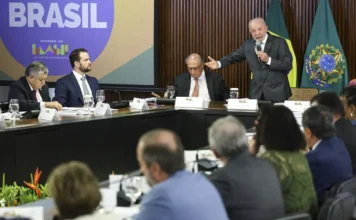 Lula sobre sanções dos EUA: “Brasil não é republiqueta insignificante” Lula sobre sanções dos EUA: "Brasil não é republiqueta insignificante"