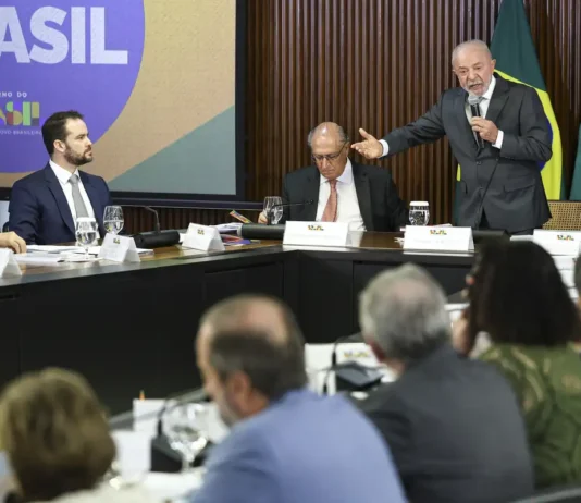 Lula sobre sanções dos EUA: “Brasil não é republiqueta insignificante” Lula sobre sanções dos EUA: "Brasil não é republiqueta insignificante"