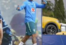 Neymar não viaja com seleção para Cleveland; segue em tratamento Neymar não viaja com seleção para Cleveland; segue em tratamento
