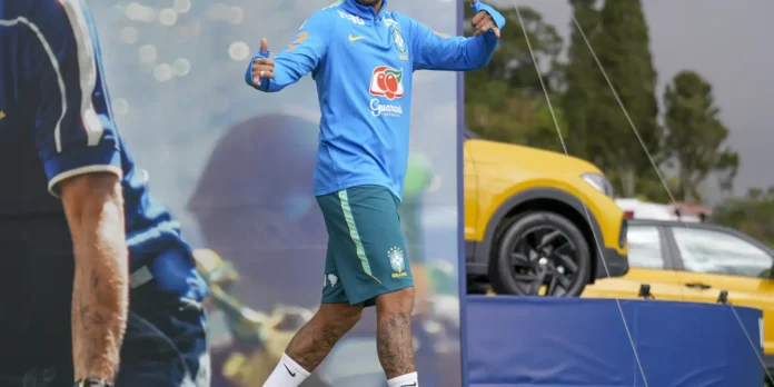 Neymar não viaja com seleção para Cleveland; segue em tratamento Neymar não viaja com seleção para Cleveland; segue em tratamento
