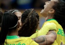 Em virada relâmpago, seleção brasileira feminina vence Estados Unidos Em virada relâmpago, seleção brasileira feminina vence Estados Unidos