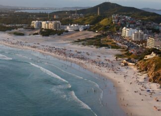 Estudo aponta degradação em mais de um quarto da costa fluminense Estudo aponta degradação em mais de um quarto da costa fluminense