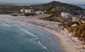 Estudo aponta degradação em mais de um quarto da costa fluminense Estudo aponta degradação em mais de um quarto da costa fluminense