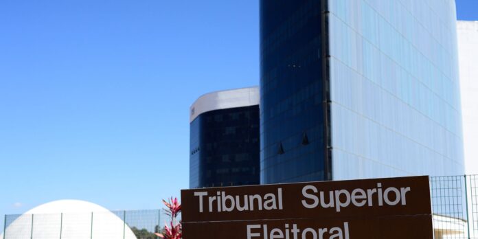 TSE interrompe julgamento de decisão que suspendeu pesquisa eleitoral TSE interrompe julgamento de decisão que suspendeu pesquisa eleitoral
