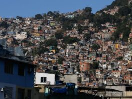 Projeto de turismo em favelas do Rio prepara rota especial para a Copa Projeto de turismo em favelas do Rio prepara rota especial para a Copa
