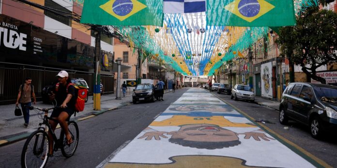 Ruas decoradas para Copa do Mundo reforçam vínculo comunitário no Ruas decoradas para Copa do Mundo reforçam vínculo comunitário no Rio