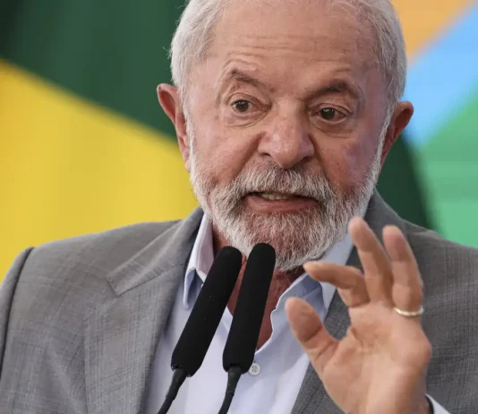 Lula manda recado a Ancelotti e pede que seleção jogue a Copa com alma Lula manda recado a Ancelotti e pede que seleção jogue a Copa com alma