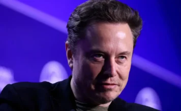 Elon Musk se torna o primeiro trilionário do mundo Elon Musk se torna o primeiro trilionário do mundo