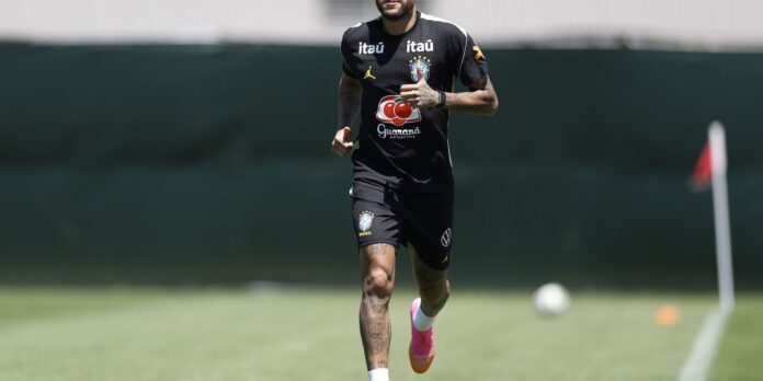Neymar vai a campo pela primeira vez em treino da Neymar vai a campo pela primeira vez em treino da seleção brasileira