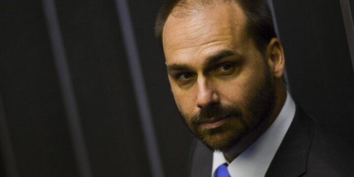 Eduardo Bolsonaro é condenado a 4 anos por coação no Eduardo Bolsonaro é condenado a 4 anos por coação no curso do processo