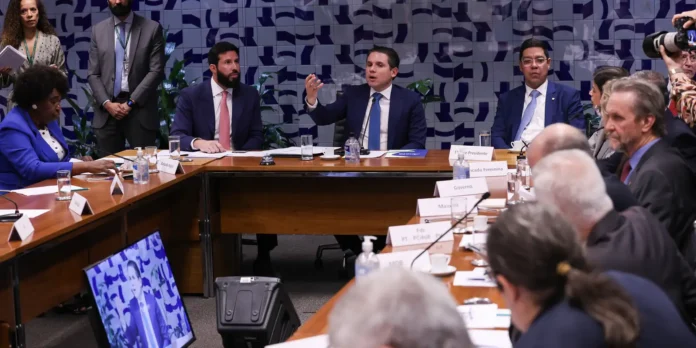 Governo retira urgência de projeto sobre fim da escala 6x1 Governo retira urgência de projeto sobre fim da escala 6x1 na Câmara