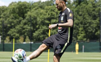 Após recuperação, Neymar em campo contra Escócia ainda é incógnita Neymar volta a treinar com a seleção a 2 dias do jogo contra o Haiti