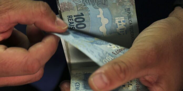 Desenrola já tem mais de 17 mil operações com FGTS Desenrola já tem mais de 17 mil operações com FGTS para pagar dívidas