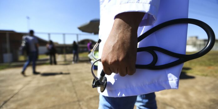 Aprovação no Enamed será obrigatória para exercício da medicina