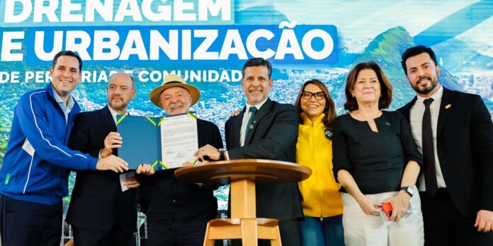 Lula anuncia mais de R$ 700 mi em investimentos do Lula anuncia mais de R$ 700 mi em investimentos do PAC Periferia Viva