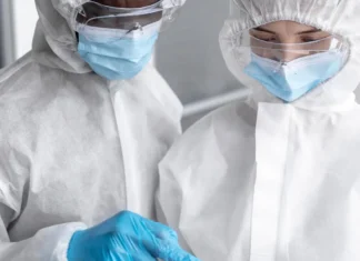 França confirma primeiro caso de ebola em meio a epidemia França confirma primeiro caso de ebola em meio a epidemia