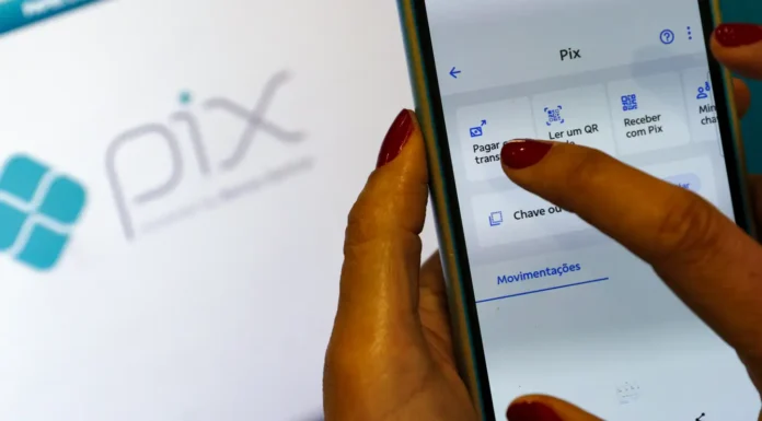 FMI elogia Pix e cobra autonomia financeira do Banco Central Celular responde por 80% das transações bancárias feitas no país