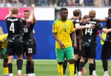 Com gol no final, Canadá vence Africa do Sul e vai às oitavas da Copa Com gol no final, Canadá vence Africa do Sul e vai às oitavas da Copa