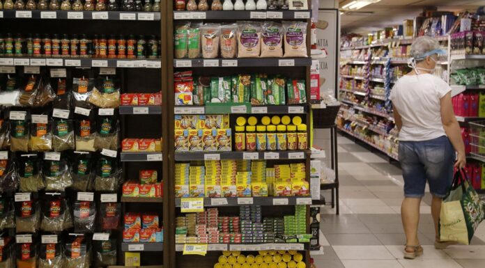Fabricação de produto alimentício gerou mais emprego em 2024, diz IBGE