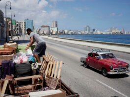 Cuba debate reformas econômica e social em meio ao bloqueio dos EUA