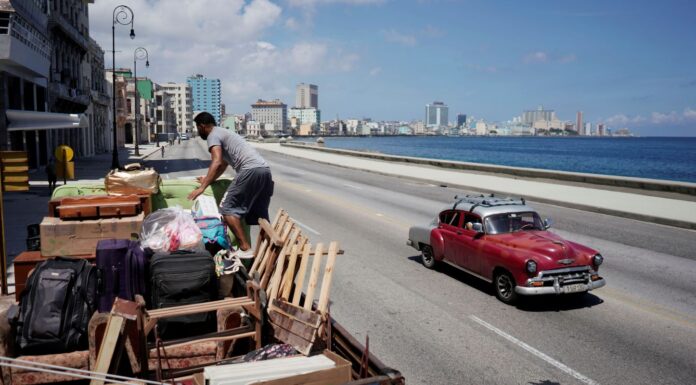 Cuba debate reformas econômica e social em meio ao bloqueio dos EUA