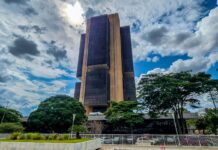 PEC no Senado facilita cooptação do Banco Central, dizem economistas