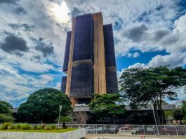 PEC no Senado facilita cooptação do Banco Central, dizem economistas