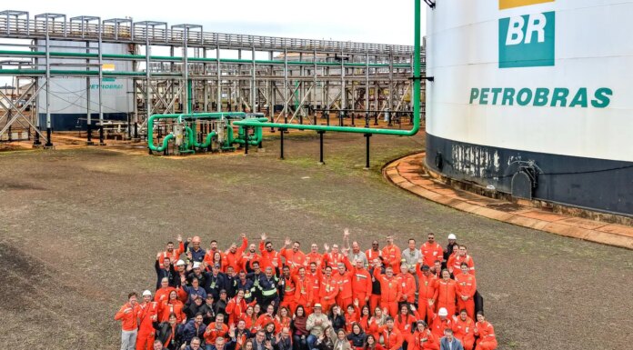 Lula assina contratos para retomar obra em fábrica de fertilizantes