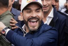 Candidato de direita La Espriella vence disputa acirrada na Colômbia