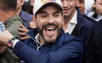 Candidato de direita La Espriella vence disputa acirrada na Colômbia