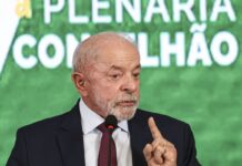 Governo estuda devolução de celular roubado nos Correios, diz Lula