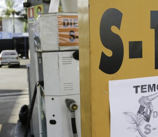 Petrobras ajusta preços do diesel para R$ 1,12