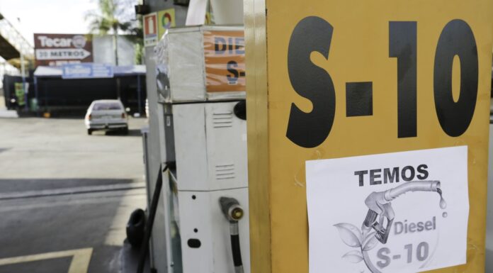 Petrobras ajusta preços do diesel para R$ 1,12