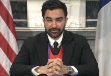 Prefeito de Nova York exalta Sócrates e mobilização social no futebol