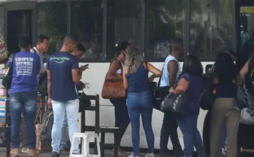 Sem acordo, rodoviários mantêm paralisação no Rio pelo terceiro dia Sem acordo, rodoviários mantêm paralisação no Rio pelo terceiro dia