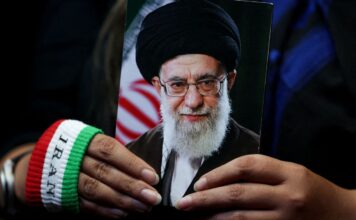 Cerimônia privada no Irã vela corpo de líder supremo Ali Khamenei Cerimônia privada no Irã vela corpo de líder supremo Ali Khamenei