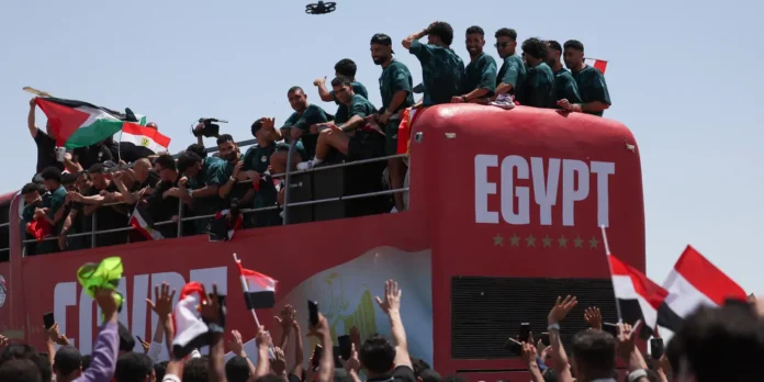 Jogadores do Egito são recebidos como heróis após atuação na Jogadores do Egito são recebidos como heróis após atuação na Copa