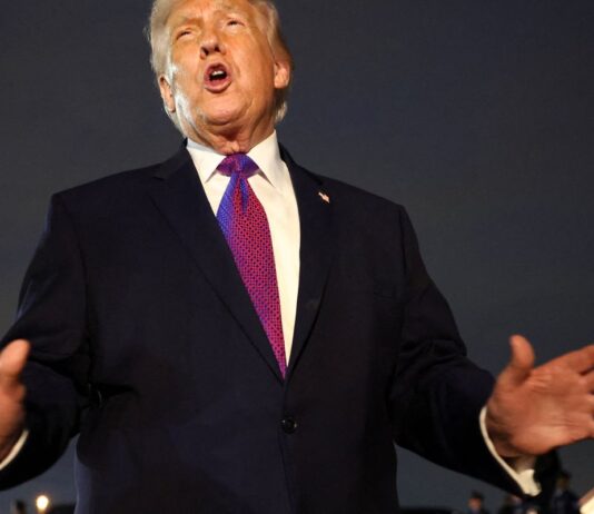 Sem previsão de acordo, prazo para tarifaço dos EUA vence esta quarta Trump diz que aceita retomar negociações com Irã