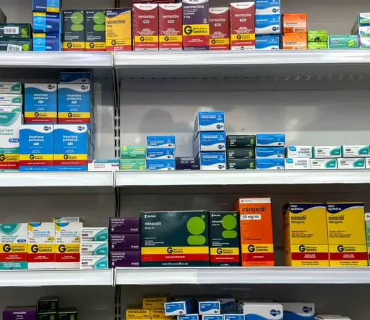 Saúde cria comitê para reduzir preço de medicamentos do SUS Saúde cria comitê para reduzir preço de medicamentos do SUS