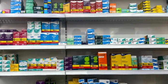 Saúde cria comitê para reduzir preço de medicamentos do SUS Saúde cria comitê para reduzir preço de medicamentos do SUS