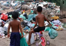 Atos cobram políticas públicas para crianças em situação de rua Atos cobram políticas públicas para crianças em situação de rua