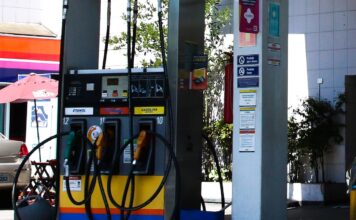 Subsídio de R$ 0,44 por litro de gasolina é estendido por mais 30 dias Subsídio de R$ 0,44 por litro de gasolina é estendido por mais 30 dias