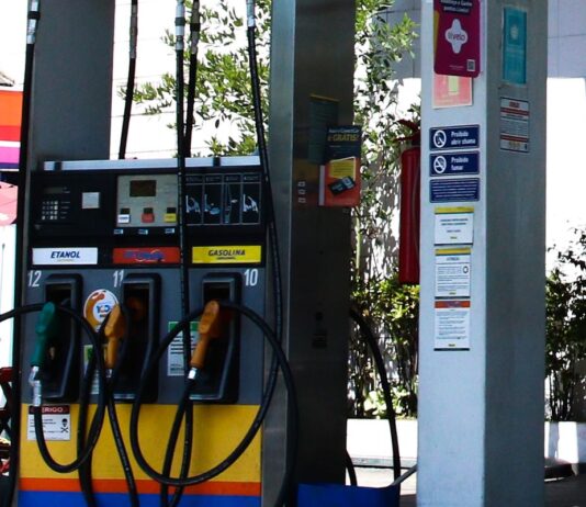 Subsídio de R$ 0,44 por litro de gasolina é estendido por mais 30 dias Subsídio de R$ 0,44 por litro de gasolina é estendido por mais 30 dias