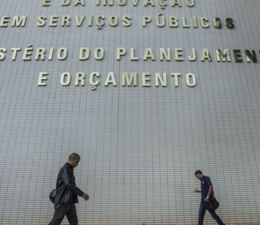 Governo pretende realocar R$ 20 bilhões no Orçamento de 2027 Bloqueio diminui e R$ 5,7 bi são liberados no orçamento do governo