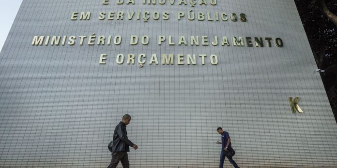 Bloqueio diminui e R$ 5,7 bi são liberados no orçamento Bloqueio diminui e R$ 5,7 bi são liberados no orçamento do governo