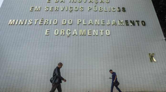 Governo pretende realocar R$ 20 bilhões no Orçamento de 2027 Bloqueio diminui e R$ 5,7 bi são liberados no orçamento do governo
