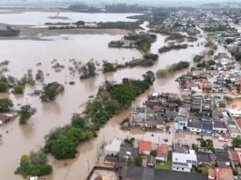 Tempestades colocam RS em alerta vermelho para inundações Tempestades colocam RS em alerta vermelho para inundações