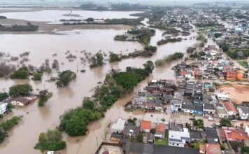 Tempestades colocam RS em alerta vermelho para inundações Tempestades colocam RS em alerta vermelho para inundações