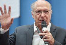 PSB oficializa Alckmin como candidato à reeleição como vice-presidente PSB oficializa Alckmin como candidato à reeleição como vice-presidente