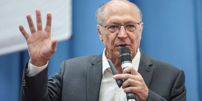 PSB oficializa Alckmin como candidato à reeleição como vice-presidente PSB oficializa Alckmin como candidato à reeleição como vice-presidente